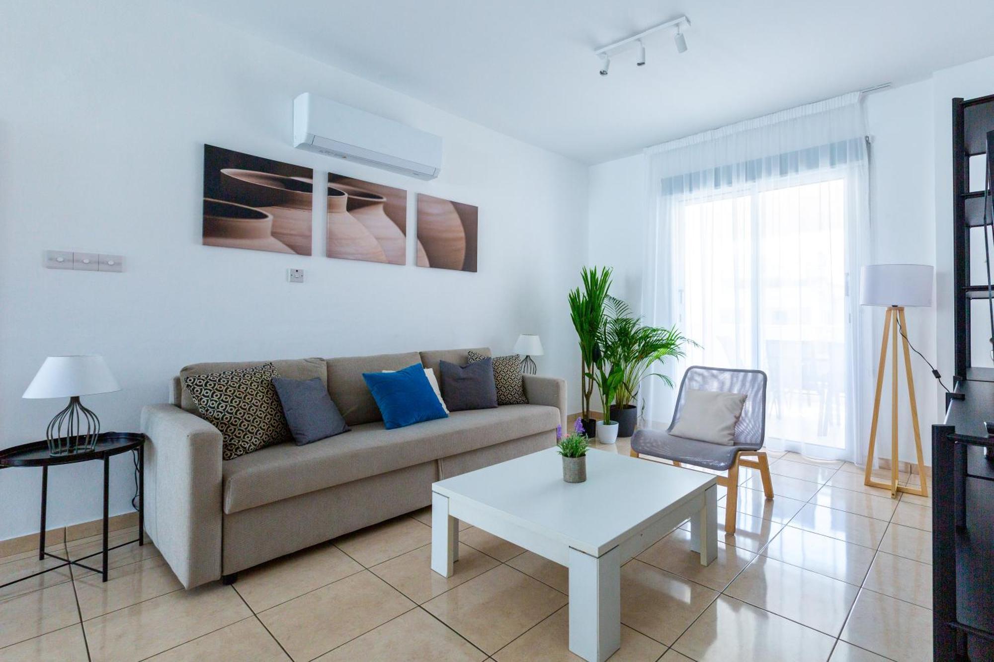 Just Renovated Beautiful 2 Bed Apartment In Paphos 5 Min Drive To The Beach Exteriör bild