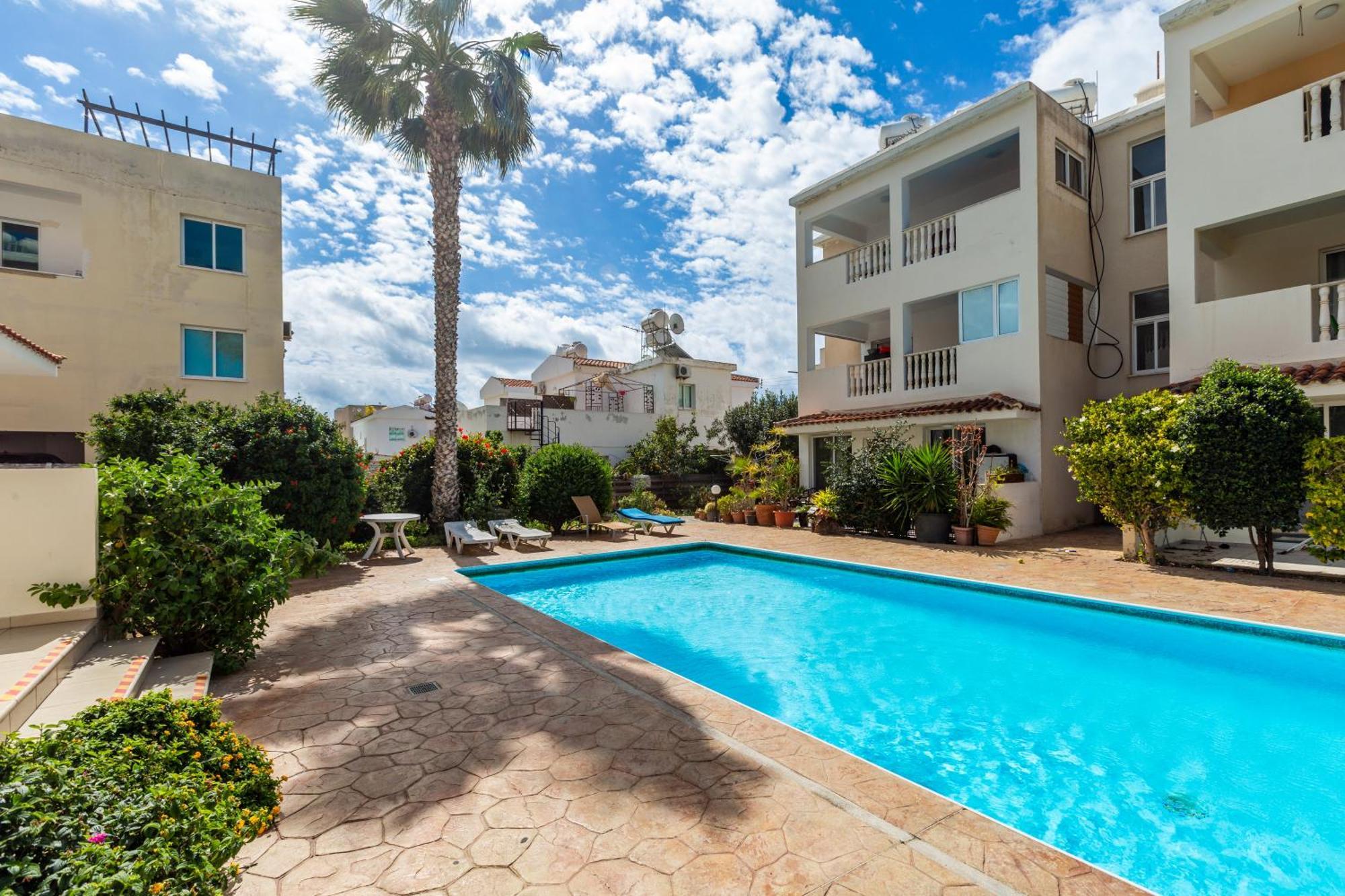 Just Renovated Beautiful 2 Bed Apartment In Paphos 5 Min Drive To The Beach Exteriör bild