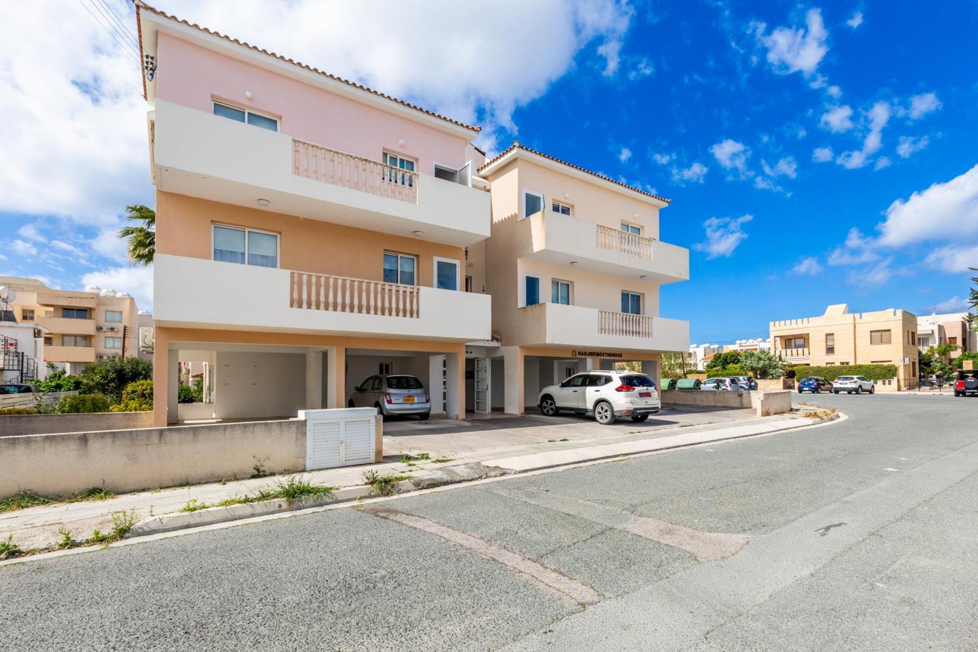 Just Renovated Beautiful 2 Bed Apartment In Paphos 5 Min Drive To The Beach Exteriör bild