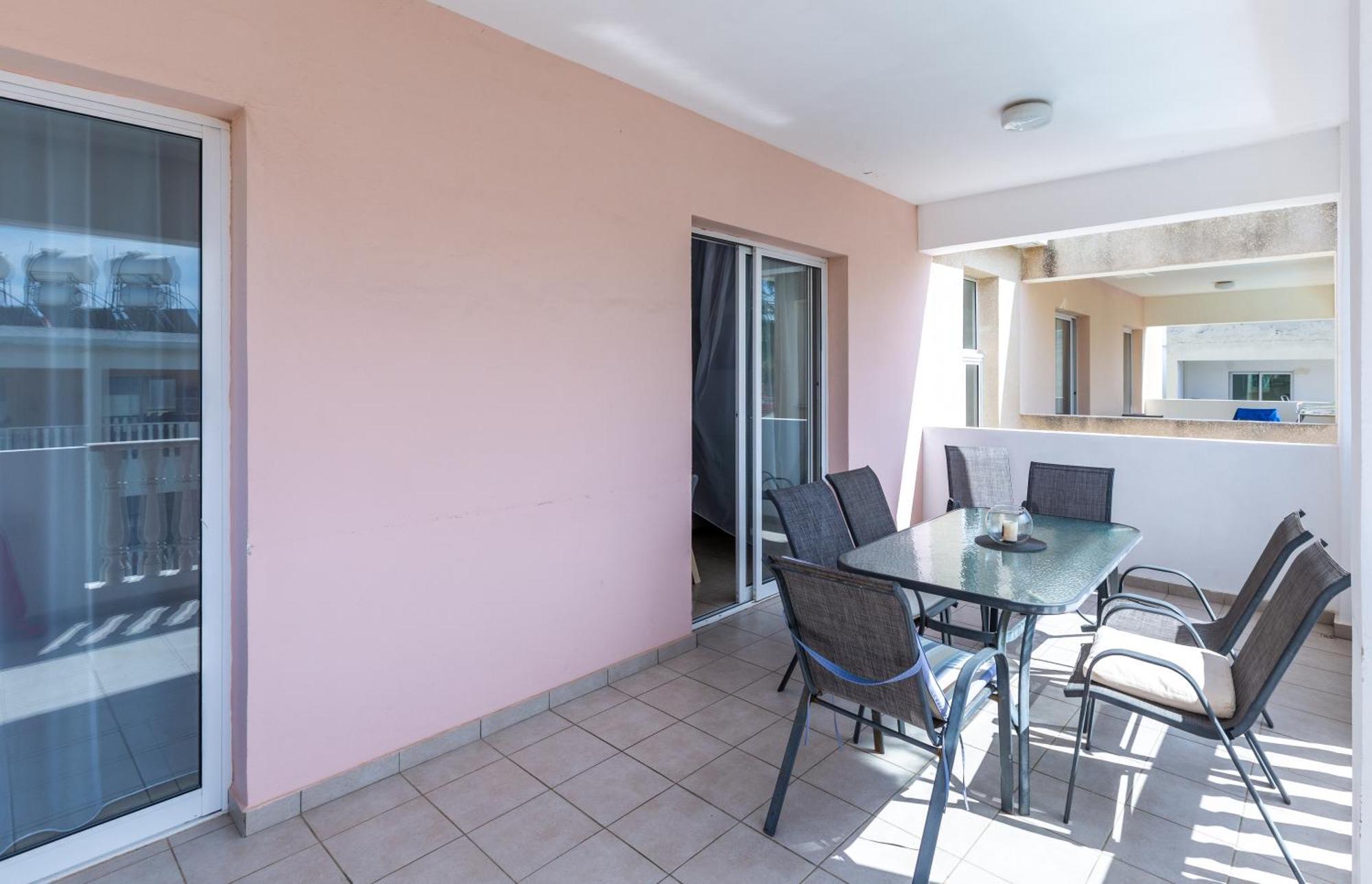 Beautiful 2 Bed Apartment With Great Views In Paphos Exteriör bild