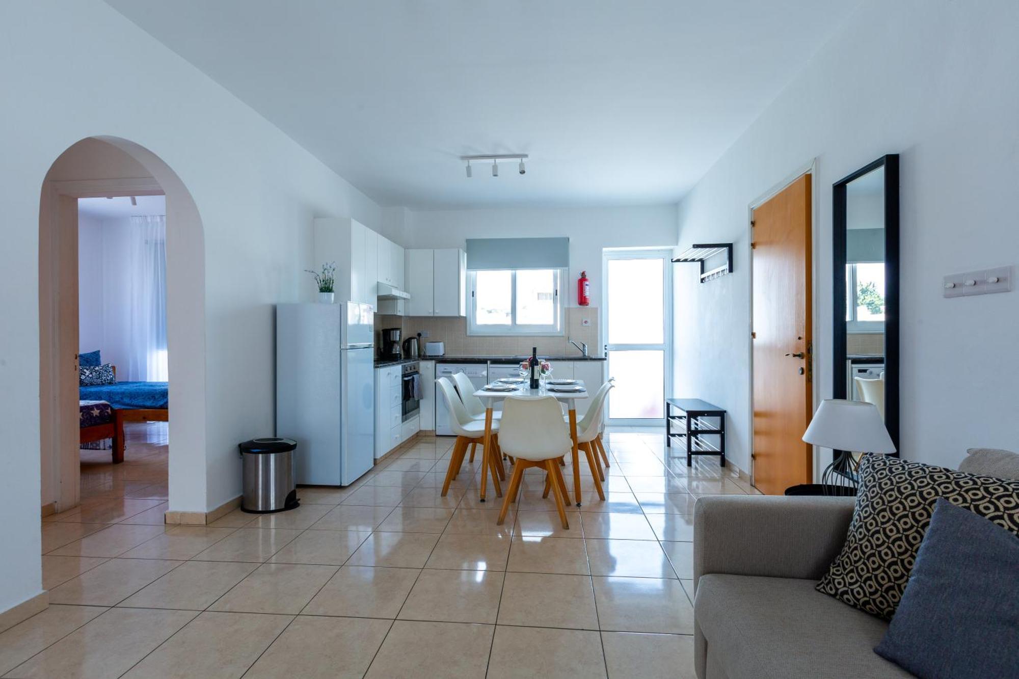 Beautiful 2 Bed Apartment With Great Views In Paphos Exteriör bild