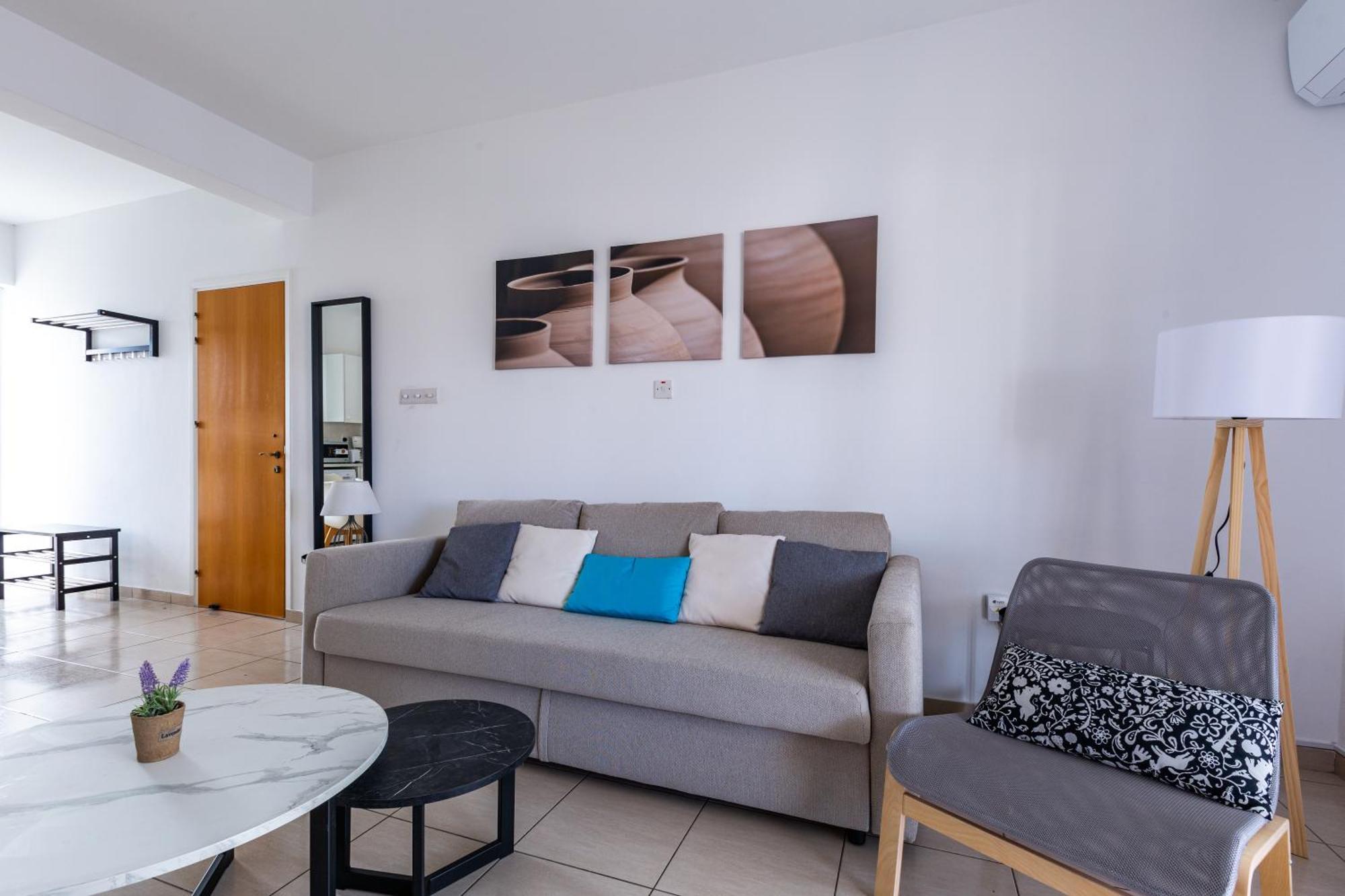 Just Renovated Beautiful 2 Bed Apartment In Paphos 5 Min Drive To The Beach Exteriör bild