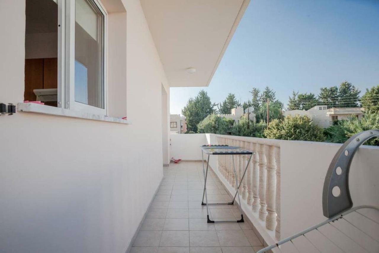 Just Renovated Beautiful 2 Bed Apartment In Paphos 5 Min Drive To The Beach Exteriör bild