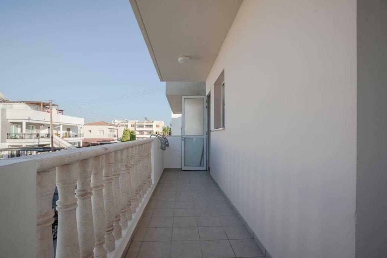 Just Renovated Beautiful 2 Bed Apartment In Paphos 5 Min Drive To The Beach Exteriör bild